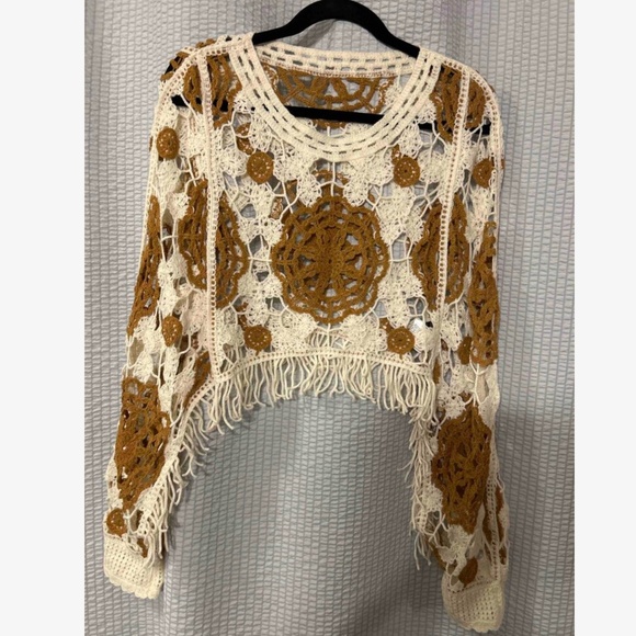 Boho Floral Crochet Tassel hem Cropped Long Sleeve Top